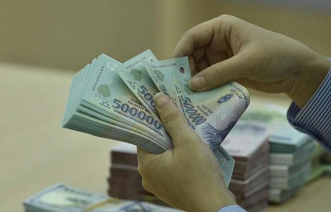 Tài khoản tăng kỷ lục, tiền gửi giảm gần 130.000 tỷ đồng.