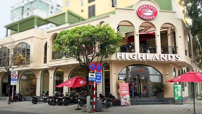 Một cửa hàng Highlands Coffee trong hệ thống bán lẻ của thương hiệu này tại Việt Nam.