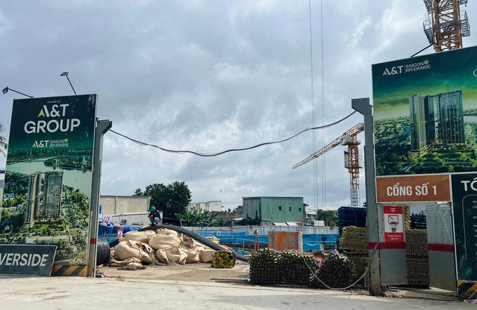 Chủ đầu tư và nhà thầu thi công dự án A&T Saigon Reveside bị xử phạt tổng cộng 220 triệu đồng. (Ảnh: Dân trí)