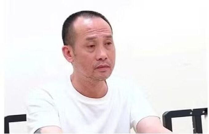 Bị can Nguyễn Anh Tuấn (tức Tuấn “Thần đèn”).
