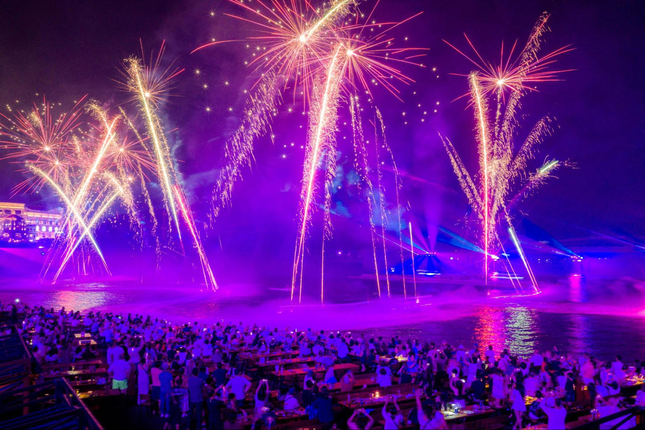 Show diễn quy mô lớn là hạt nhân kích hoạt chi tiêu và tạo dòng tiền thương mại.