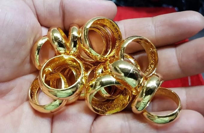 Giá vàng thế giới tăng, trong nước trái chiều.