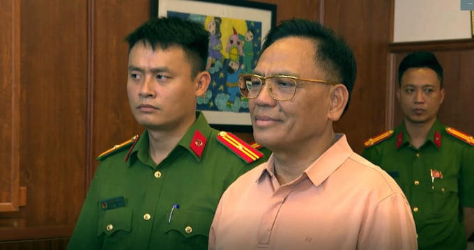 Cơ quan chức năng khám xét nơi ở và làm việc của ông Cao Tiến Đoan. Ảnh: CACC.