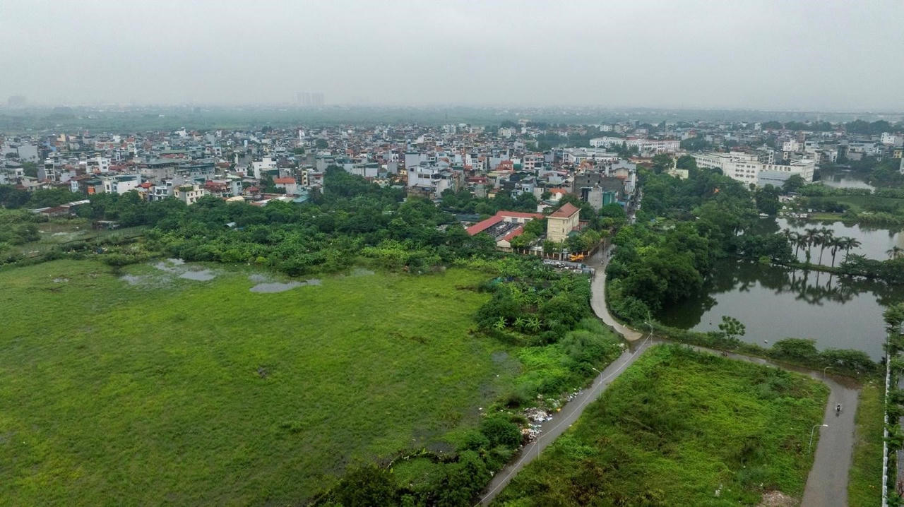 Lợi thế của Vĩnh Hưng không thực sự được phát huy khi không gian đô thị qua nhiều giai đoạn, dần trở nên nhếch nhác, thiếu đồng bộ với khu dân cư, đất nông nghiệp, ao hồ và cơ sở sản xuất công nghiệp đan xen.