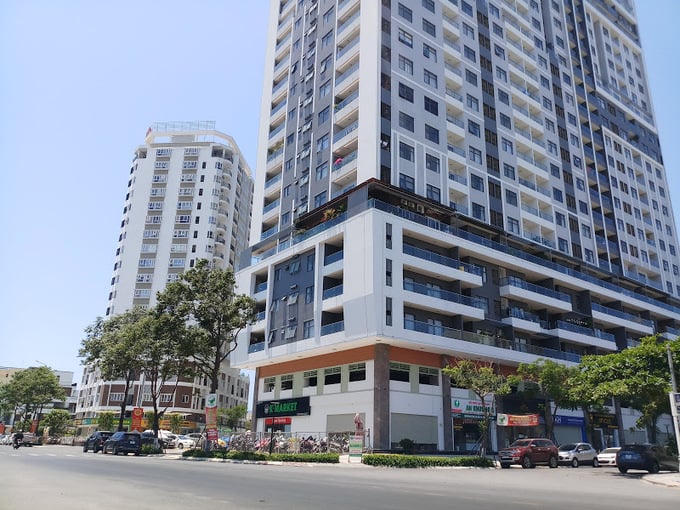 Khu phức hợp Monarchy (gồm block A và block B) do Công ty CP Đầu tư và Phát triển Nhà Đà Nẵng làm chủ đầu tư