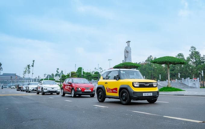 Ô tô điện VinFast gia tăng lượng tiêu thụ, góp phần thúc đẩy tăng trưởng thị trường ô tô Việt Nam.