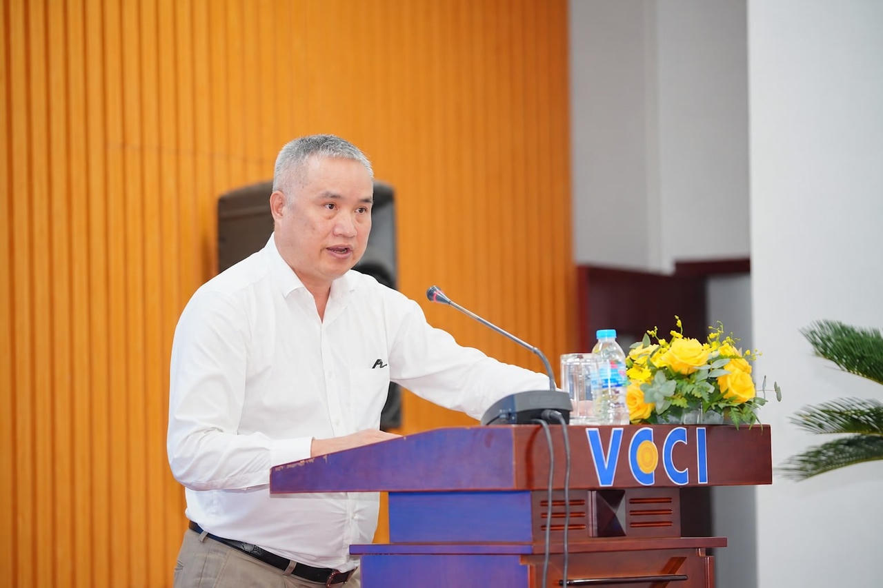 Ông Nguyễn Đức Lệnh, Phó Giám đốc Ngân hàng Nhà nước Khu vực 2, phát biểu tại diễn đàn.