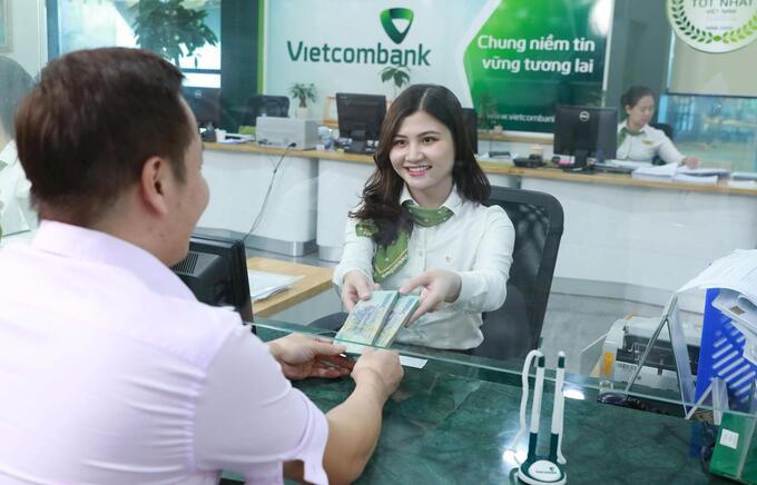 Hoạt động giao dịch tại Ngân hàng TMCP Ngoại thương Việt Nam (Vietcombank). Ảnh minh họa.