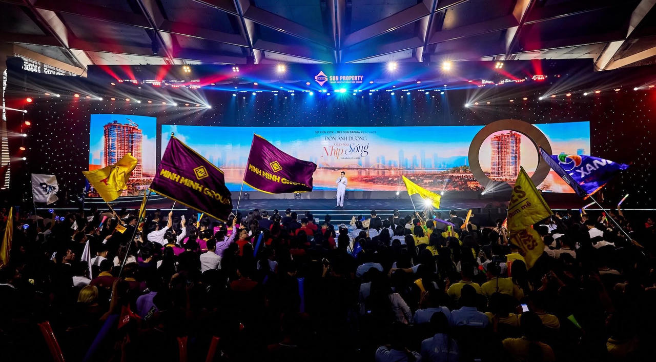 Sự kiện kick-off Sun Saphia Residence quy tụ 1.500 chuyên viên kinh doanh, hâm nóng thị trường bất động sản Đà Nẵng dịp cuối năm. Ảnh: Sun Property.