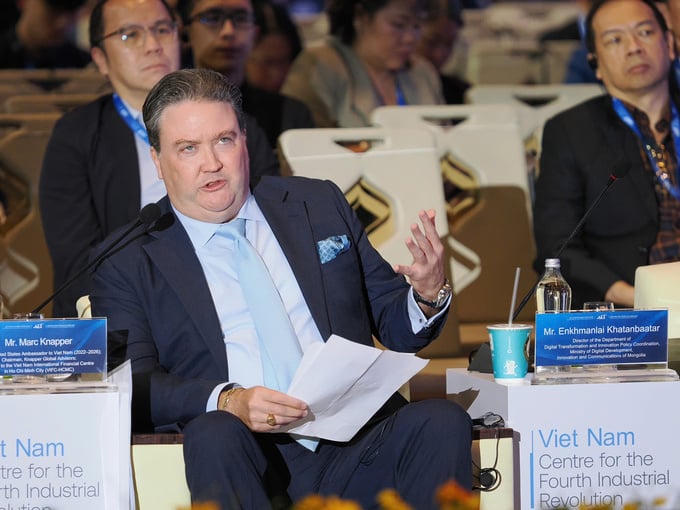 Ông Marc Knapper - Chủ tịch Knapper Global Advisors, cố vấn Trung tâm Tài chính quốc tế Việt Nam tại Tp.HCM, chia sẻ về các giải pháp thu hút dòng vốn đầu tư quốc tế tại chương trình CEO 500.