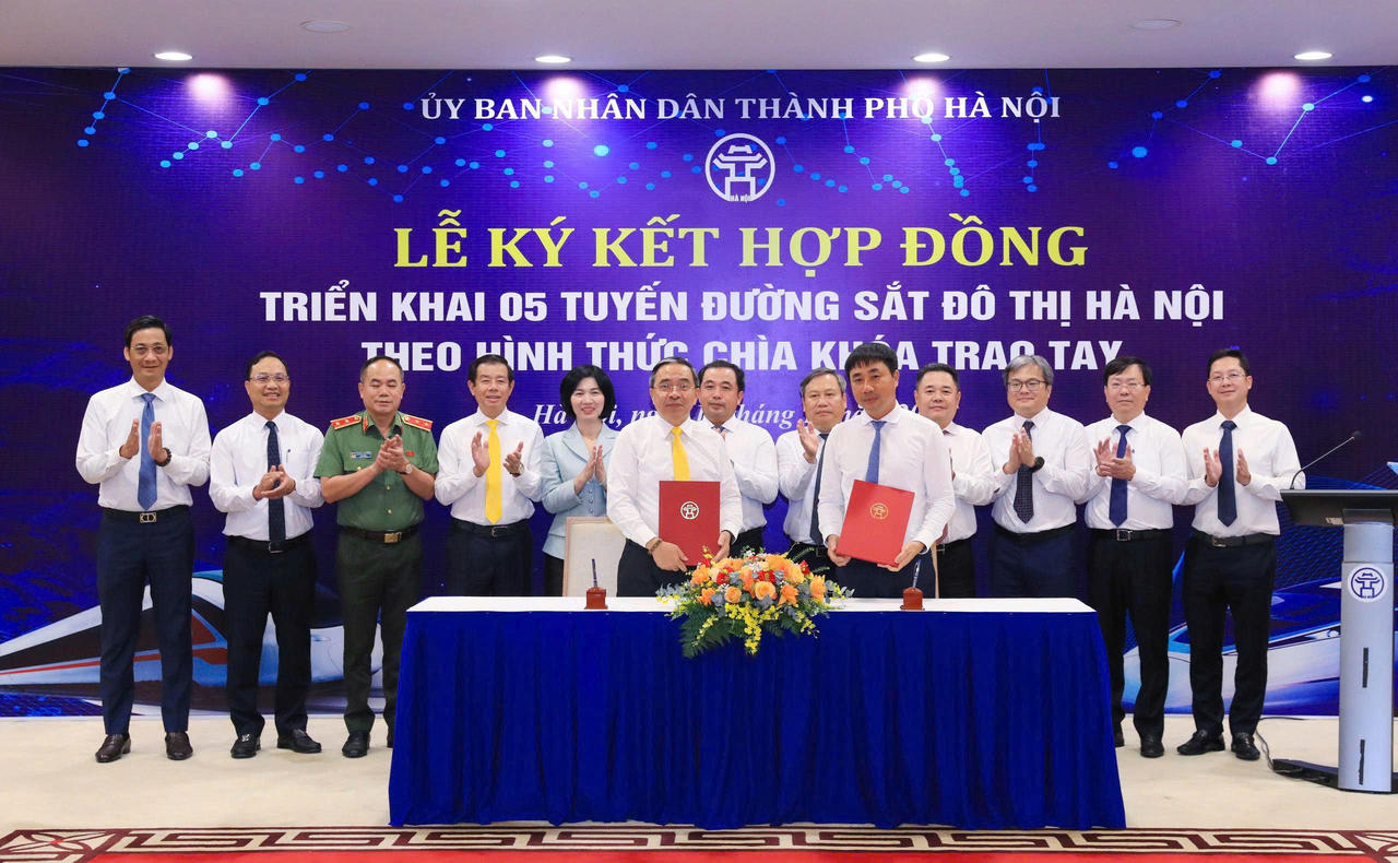TP Hà Nội và liên danh Vinhomes - SGC đã ký kết hợp đồng tổng thầu 5 tuyến đường sắt đô thị theo hình thức chìa khóa trao tay.