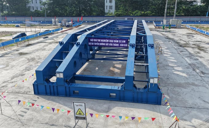 Bộ giá thử nghiệm loại dầm dài 32,6 m phục vụ dự án metro Bến Thành - Cần Giờ.