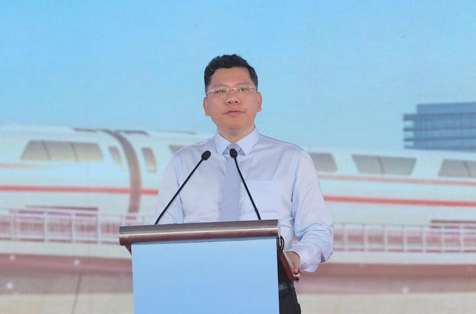 Ông Hoàng Nguyên Dinh - Phó Chủ tịch UBND Tp.HCM phát biểu tại lễ triển khai thi công đồng loạt các hạng mục trọng điểm tuyến metro Bến Thành - Cần Giờ.