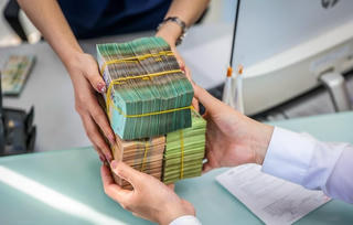 Đánh thuế tiền lãi gửi tiết kiệm, lãi suất ngân hàng sẽ tăng đến đâu?