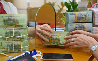 Tín dụng tăng tốc lúc tiết kiệm tụt đỉnh: Ngân hàng lo xoay nguồn vốn