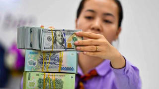 Lãi suất liên ngân hàng bất ngờ giảm sâu