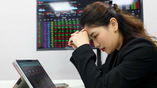 Thị trường chứng khoán đảo chiều, nhà đầu tư FOMO như ngồi trên đống lửa