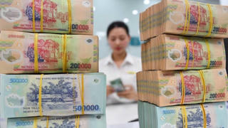 Lãi suất tiết kiệm tới 9,6%, sức ép nào đủ mạnh để giảm lãi vay?