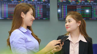 Cổ phiếu tăng mạnh: DRH 'lên ngôi' nhờ may mắn, SAB - VIC bứt phá thuyết phục