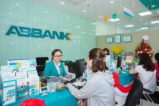 Một ngân hàng báo lãi giảm, sẽ đẩy mạnh cho vay bất động sản