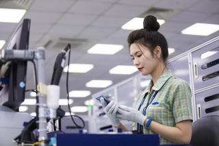 Cán cân thương mại thặng dư gần 3 tỷ USD