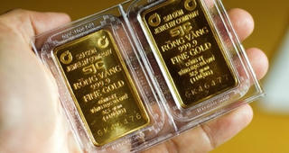 Vàng thế giới quay xe, SJC rớt mạnh vì làm giá quá cao?