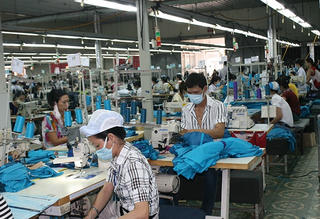 Hiệp hội Dệt may kiến nghị dừng các khoản thu chưa phải chi ngay, giảm 30% giá điện để "cứu" doanh nghiệp 