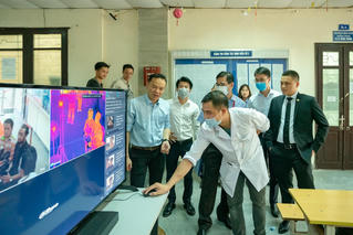 Thương hiệu Dahua tài trợ máy đo thân nhiệt hồng ngoại cho 2 trường Đại học