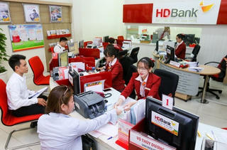 Công bố lợi nhuận 'khủng' nhưng HDBank cũng 'đau đầu' vì rủi ro tín dụng?