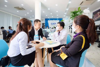 Doanh nghiệp địa ốc đồng loạt giảm lương, cắt giảm nhân sự để vượt khó