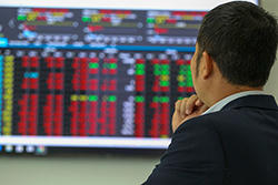 Kết thúc chuỗi đà hồi phục, VN-Index đối mặt áp lực chốt lời 