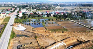 Hà Tĩnh: 17 hộ dân nhận đất tái định cư dự án cao tốc Bắc - Nam