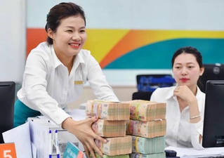 Ngân hàng bội thu: Lãi cao nhất gần tỷ USD, tăng mạnh nhất gần 300%