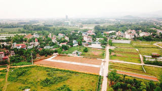 Đất nền: “Hạ sốt” nhưng không hạ giá?