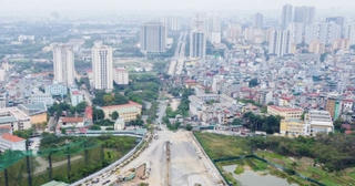 Tuyến đường nghìn tỉ chậm tiến độ, người dân khốn khổ vì ngập ngụa rác thải