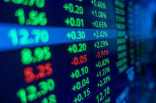 VN-Index tăng gần 12 điểm ở phiên 11/3, sắc xanh chiếm ưu thế trong nhóm BĐS