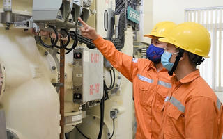 Đưa khoản lỗ 45.000 tỷ của EVN vào giá điện: 'Nếu làm ăn yếu kém, DN phải tự chịu'