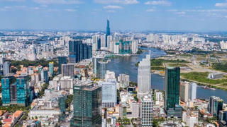 Doanh nghiệp bất động sản ồ ạt quay lại, giá chung cư tiếp tục tăng