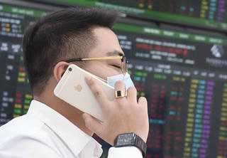 Khối ngoại bán ròng 1.200 tỷ đồng, VN-Index về mốc 1.660 điểm