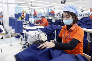 Thuế đối ứng của Mỹ tạo cú hích, dệt may Việt Nam 'soán ngôi' Trung Quốc tại thị trường lớn nhất thế