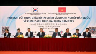 Bộ Tài chính cam kết môi trường thuế, hải quan minh bạch, hiện đại