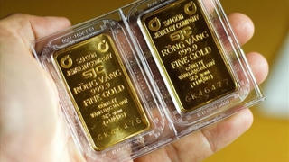 Giá vàng đồng loạt tiếp đà tăng sốc