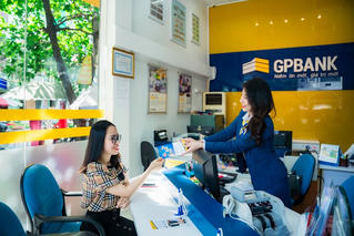 Ngân hàng đầu tiên tăng lãi suất tháng 10/2025