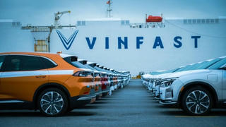 VinFast lập kỷ lục doanh số vượt 100.000 xe đầu tiên tại Việt Nam