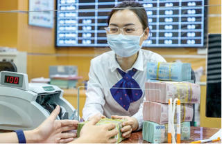 Một tuần sau quyết định của Thống đốc, điểm những đỉnh lãi suất mới thiết lập