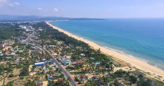 Tuyến đường ven biển dài hơn 100km kết nối nhiều địa điểm nổi tiếng, đi qua nơi có tượng Phật ngồi cao nhất Đông Nam Á của Việt Nam