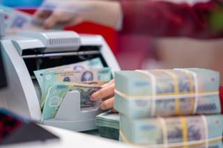 Lãi suất qua đêm thấp nhất 6 tháng, tiền rẻ ồ ạt ra thị trường