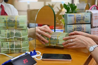 Từ 1/1/2025: Những trường hợp không thể rút tiền tại quầy ngân hàng