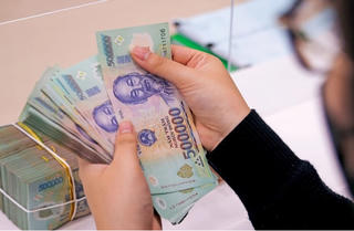 Giữ room, tăng lãi suất: Thông điệp 'cứng' từ Thống đốc