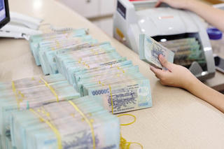 Room tín dụng: Chưa thể bỏ nhưng đã nới dần